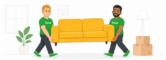 Zwei Tragehelfer tragen ein Sofa durch ein Wohnzimmer